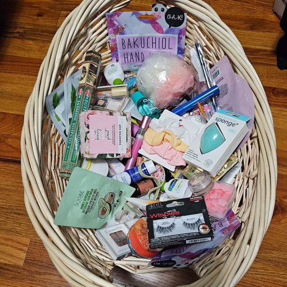 SELF CARE MYSTERY BAG ~ Includes at least 10 care & cosmetics items - Picture 1 of 4